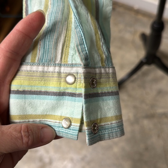 Izod Womens Blouse XL Blue Green Pearl Snap Long Sleeve Shimmer Thread pockets - Picture 5 of 10